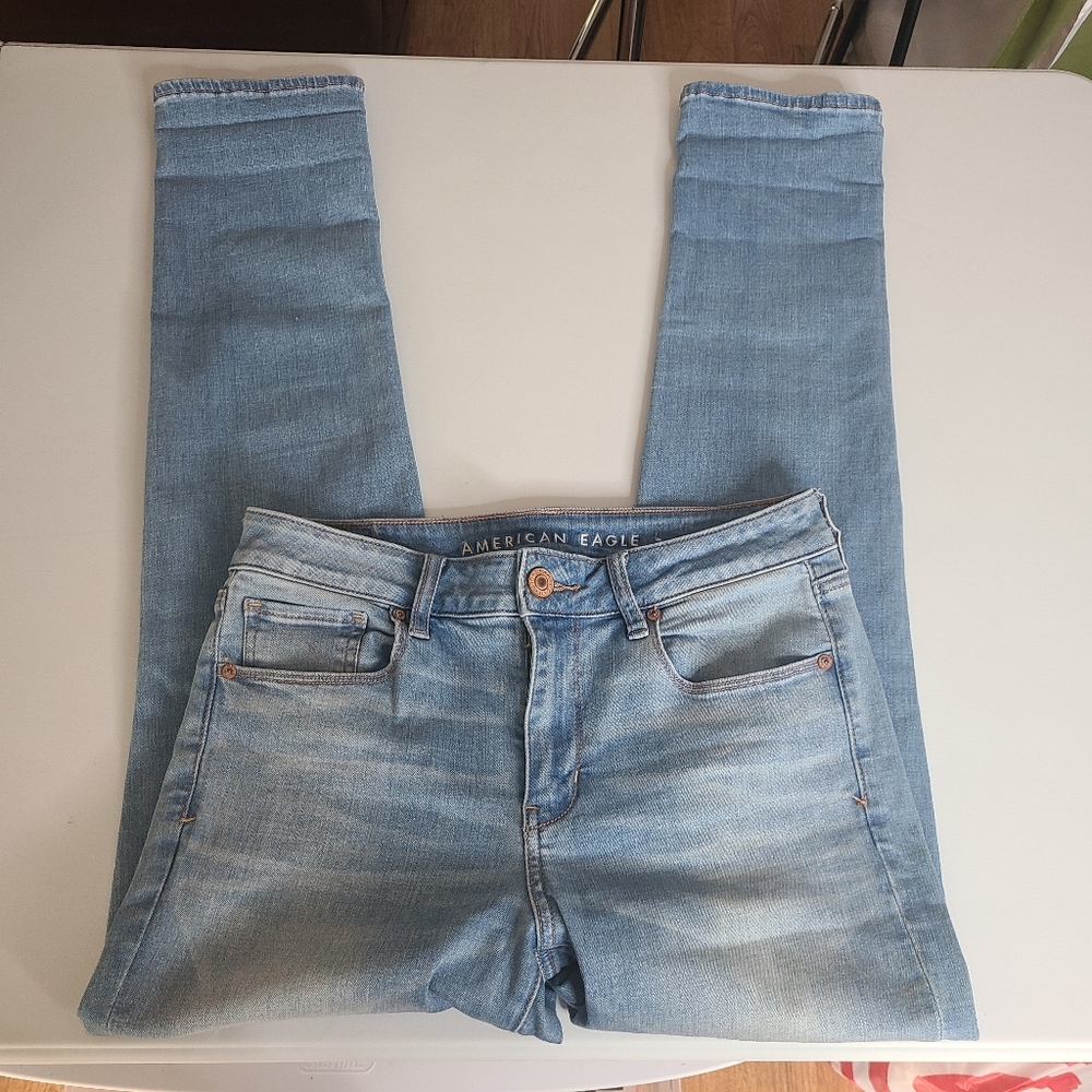 AEO light wash high waist skinny jeans size 8